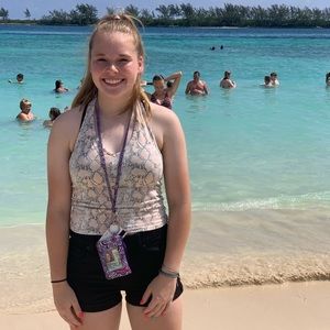 Meet your Posher, Becca